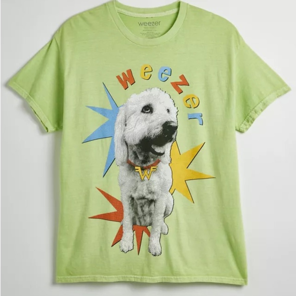 Brand New Urban Outfitters Weezer Tshirt in size Medium!